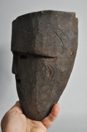 Shamaan masker met symbolen, Nepal, 2e helft 20e eeuw