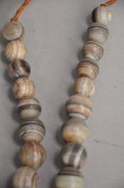 Halsketting van half edelstenen agaat kralen, Nepal, 21e eeuw