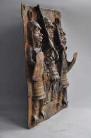 Grote bronzen "plaque Benin" met 3 strijders, regio Benin City, Nigeria, 21e eeuw