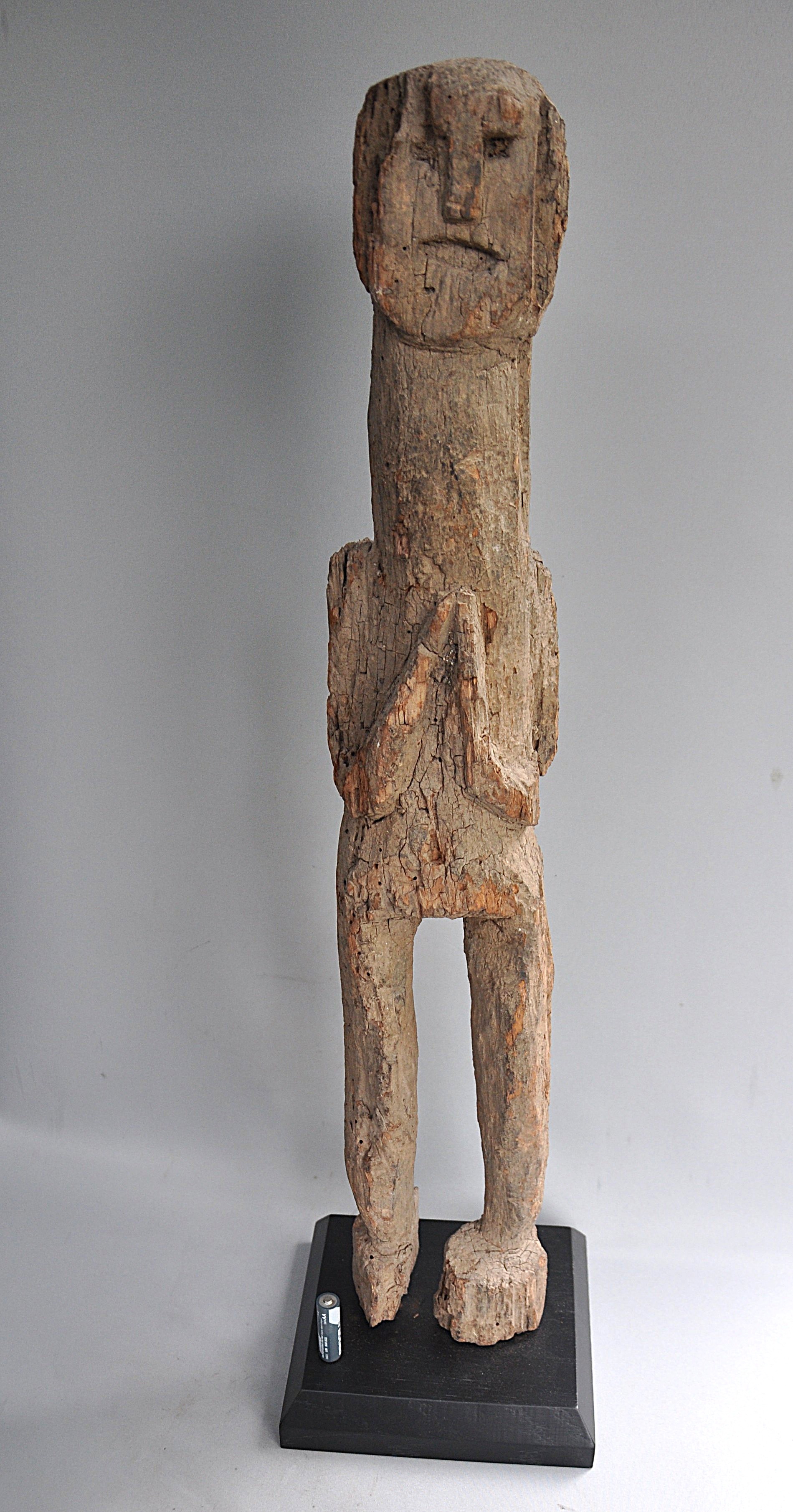 Wachtersbeeld uit Nepal – 68 cm | Handgesneden Hout | Etnische Kunst