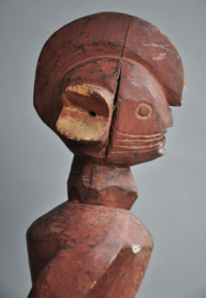 Expressive medium-sized statue, CHAMBA/MUMUYE spectrum, Nigeria