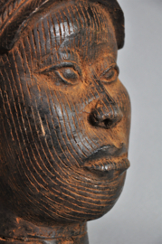 Very large bronze head with diadem, King Oba, Benin City region, Nigeria
