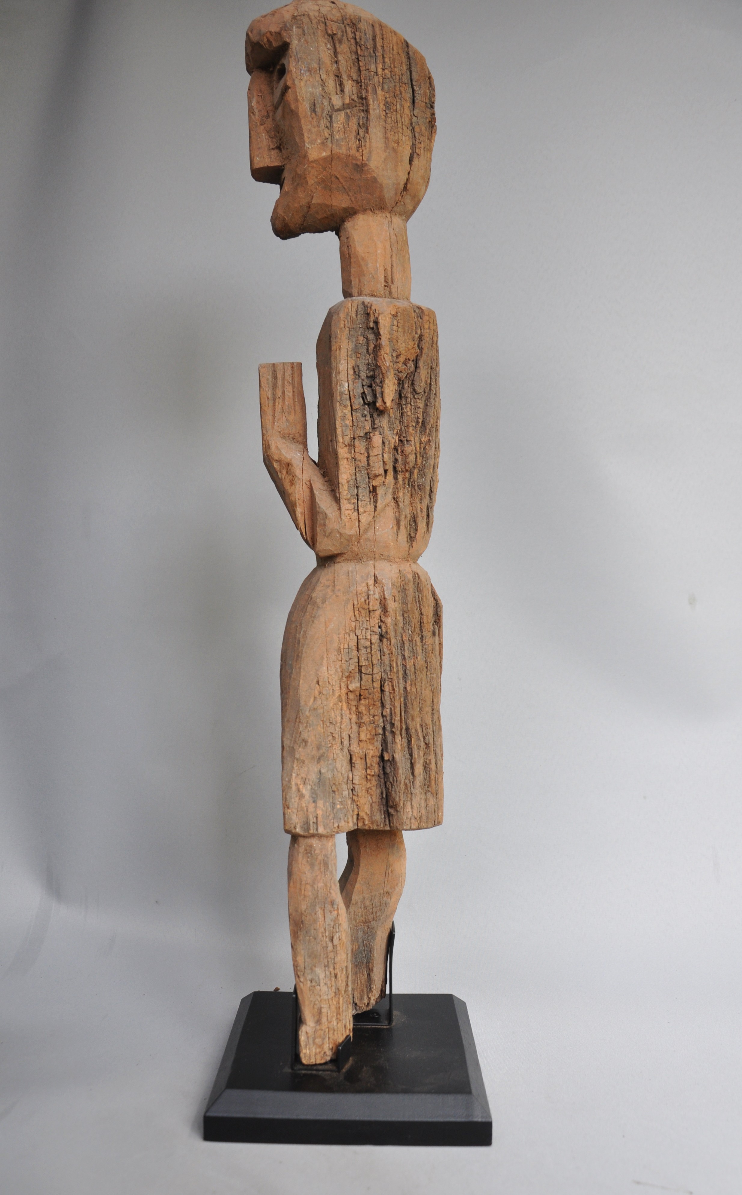 Namaskara Mudra Statue – Nepal | Antique Wooden Buddhist Sculpture 68 cm