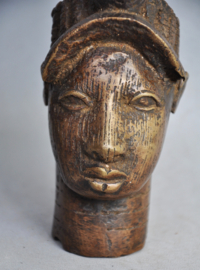Bronzen kopje met diadeem van koning Oba, Nigeria, laat 20e eeuw