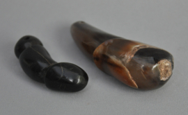 2 Palad Khik phallus amuletten, Thailand - Agaat & Hoorn