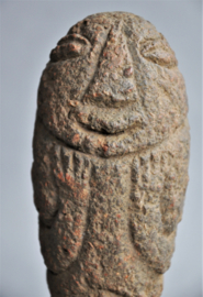 Massief terra cotta grafbeeld , Ejagham ( Ekoï), zuid Nigeria, zw Kameroen