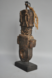 Oude ghurra, karnstokhouder, met shamaan, Nepal, 1930-50