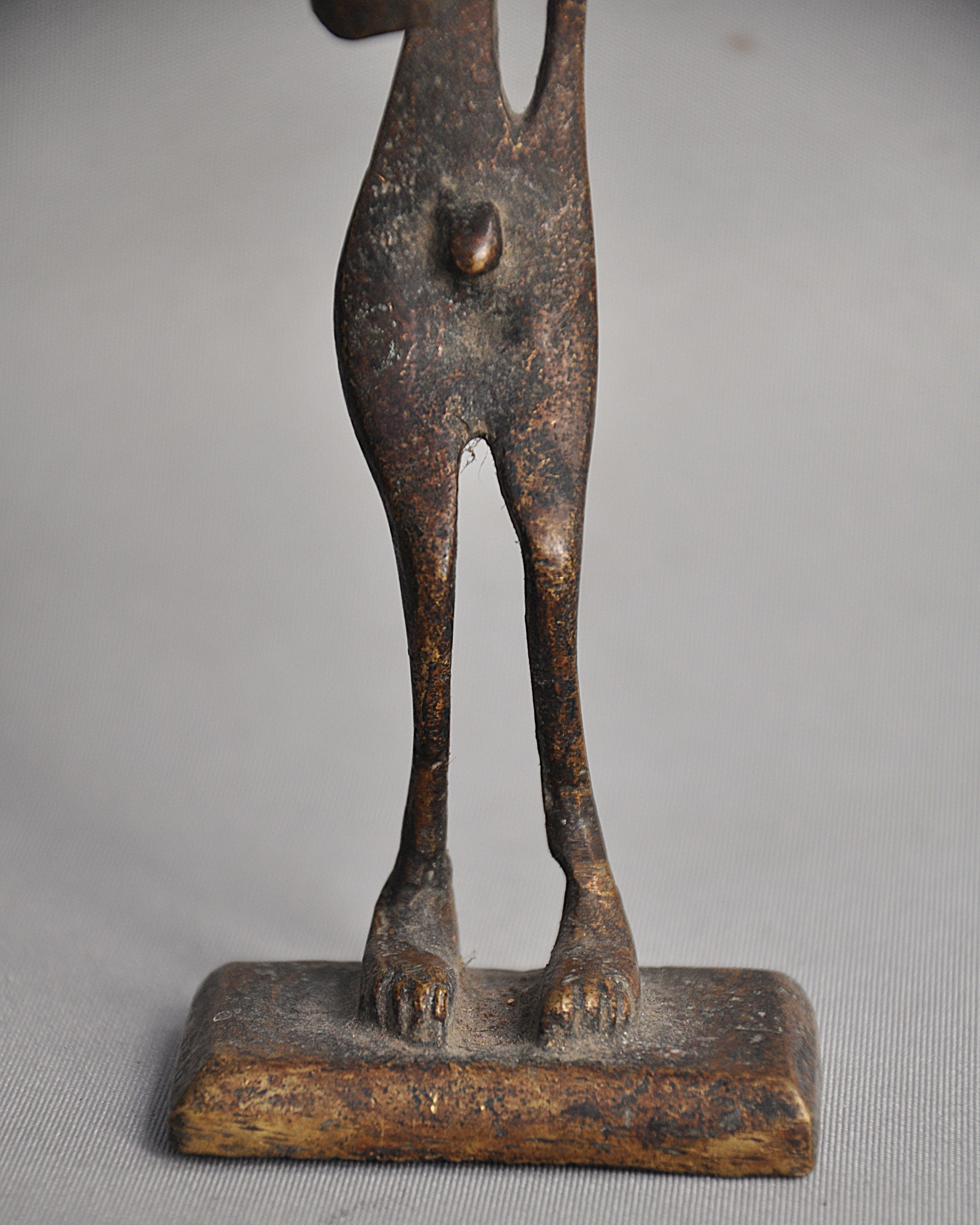 Bronzen beeld van een bedelmonnik, Nepal, ca 1960
