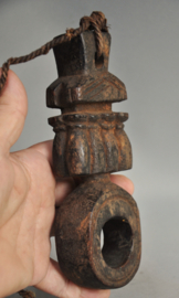 STUNTPRIJS! Oude gebruikte ghurra, karnstokhouder, Nepal, 1940-50