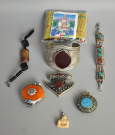 Tibetaanse/Nepal sieraden, Nepal, 2e helft 20e eeuw, (lot nr 7)