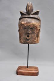 Oud decoratief masker van de ADOUMA, Gabon, ca 1960