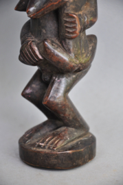 Verfijnd gesneden materniteitbeeldje, DR Congo, 2e helft 20e eeuw