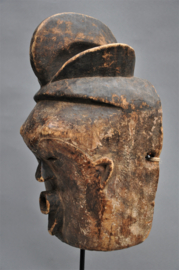 Oud decoratief masker van de ADOUMA, Gabon, ca 1960