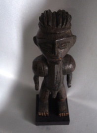 Sterk voorouderbeeld, Tetela met Teke invloed, DR Congo, ca 1950
