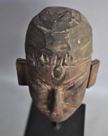 Fraai gestoken gelaatsmasker, Nepal, 2e helft 20e eeuw