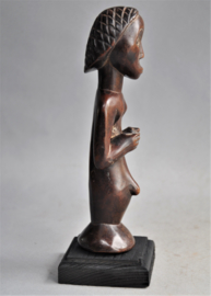 Houten vrouwelijke talisman van de TABWA, DR Congo, ca 1970