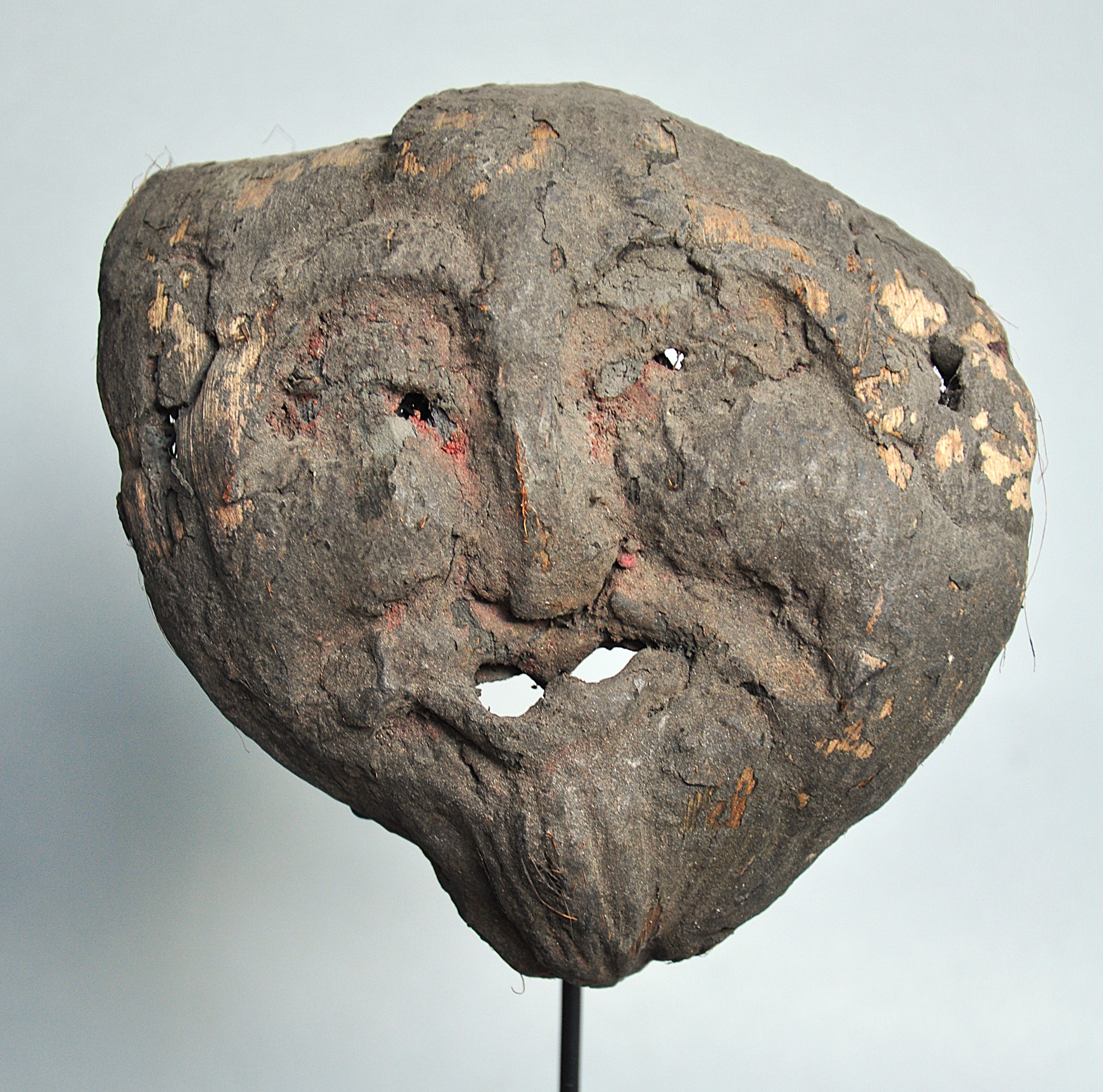Oud authentiek Lingzhi zwammasker ter protectie, Oost Nepal