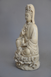 Beautiful Kwan Yin statue of "blanc de Chine" porcelain