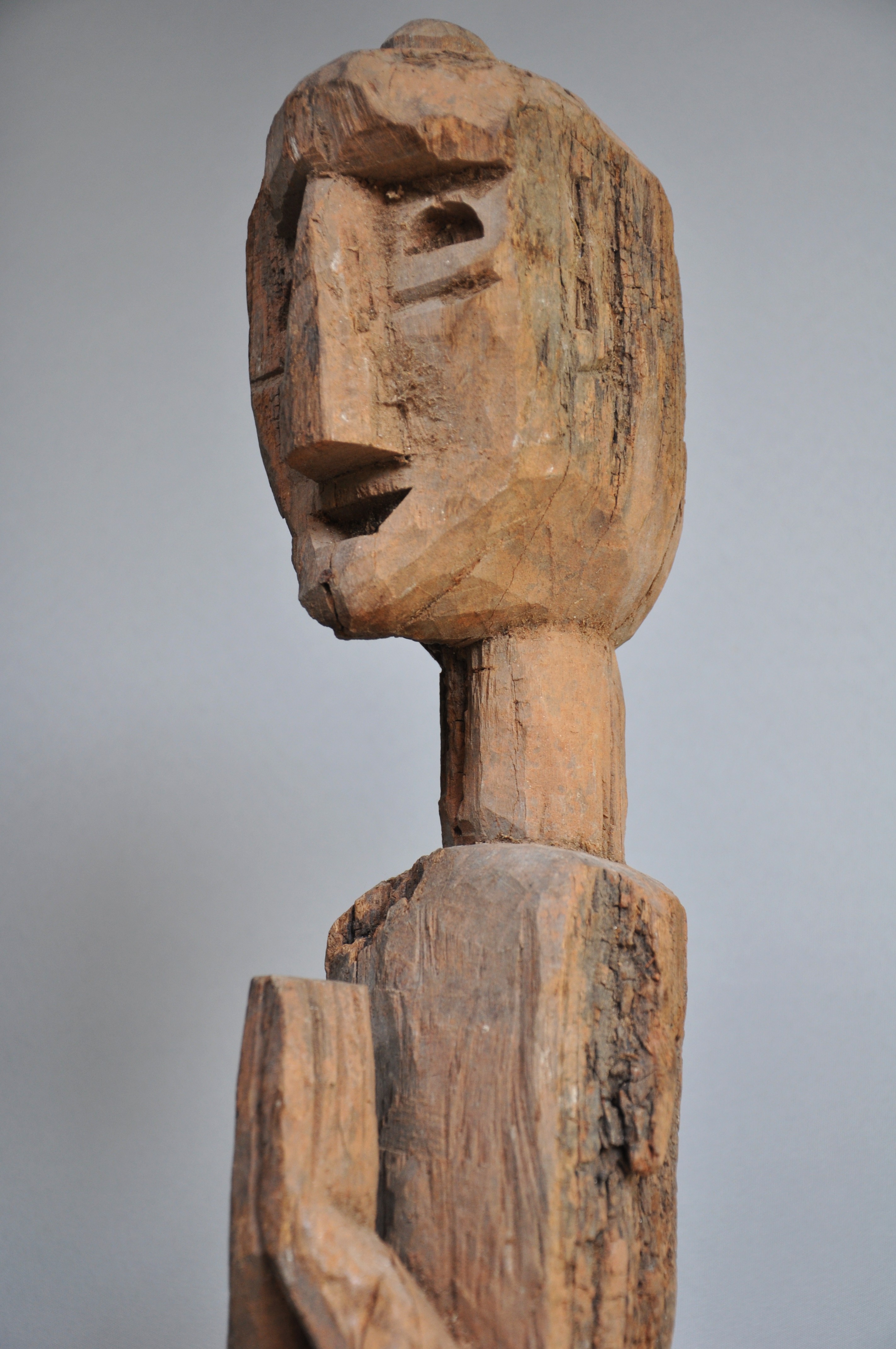 Namaskara Mudra Statue – Nepal | Antique Wooden Buddhist Sculpture 68 cm