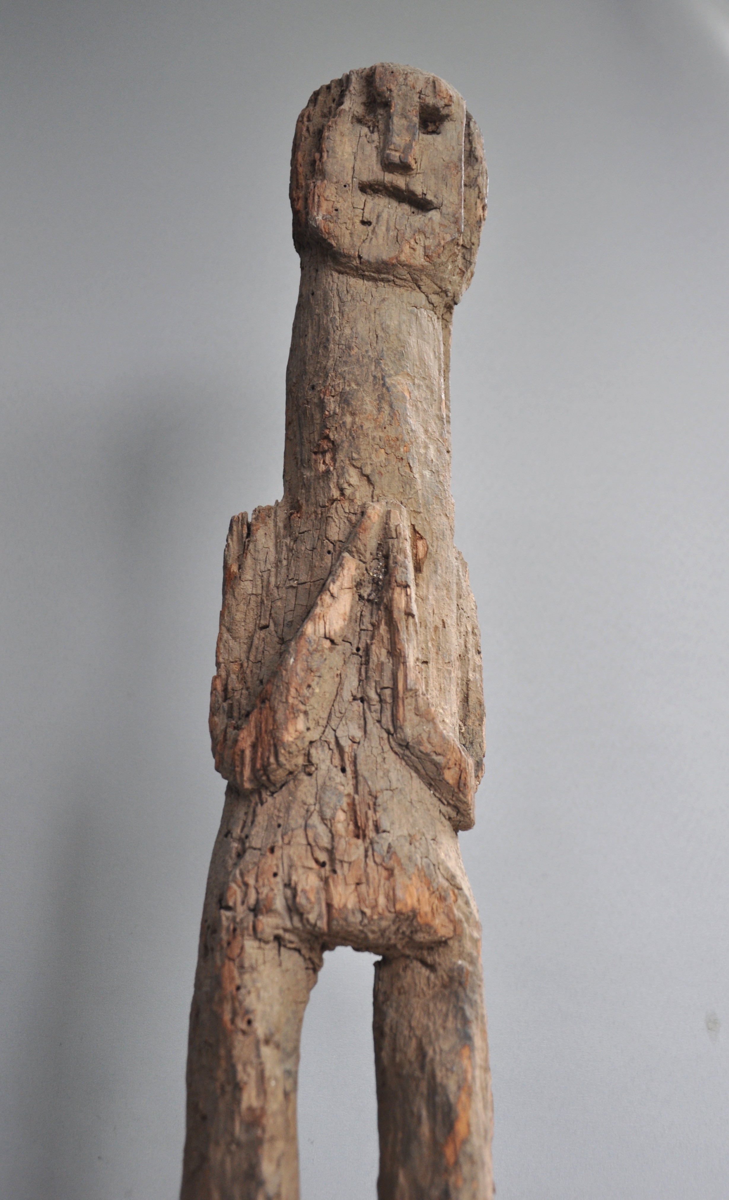 Wachtersbeeld uit Nepal – 68 cm | Handgesneden Hout | Etnische Kunst