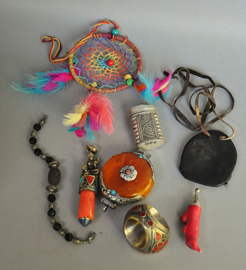 Lot Tibetaanse/Nepal sieraden, Nepal, 2e helft 20e eeuw ( lot 3)