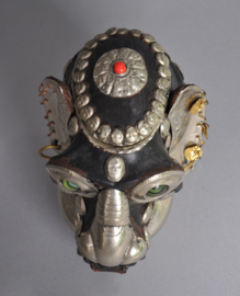 Decoratieve Apenschedel in Tibetaanse Stijl – Handgemaakt Ritueel Object