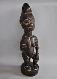 Old medium sized maternity statue of the YORUBA, Nigeria, ca 1950