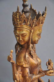 3- hoofdig bronzen godheid Uṣṇīṣavijayā, Nepal, 2e helft 20e eeuw
