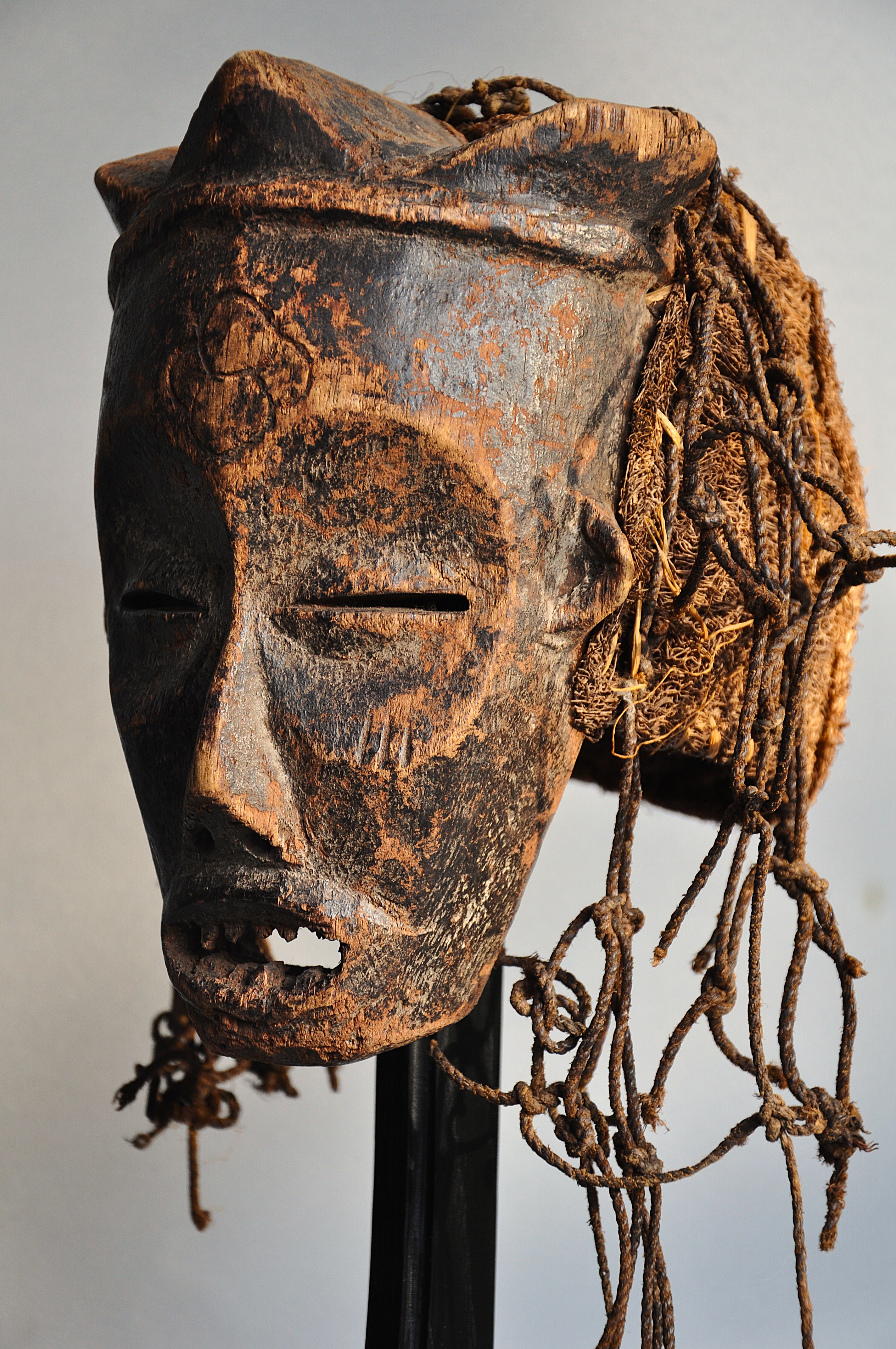 Chokwe Chikunza besnijdenis masker, 1900 - 1920