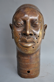 Mega grote kop van koning OBA, Ife, regio Benin City, Nigeria, 21e eeuw