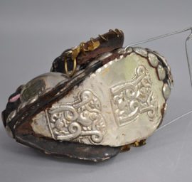 Decoratieve Apenschedel in Tibetaanse Stijl – Handgemaakt Ritueel Object