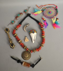 Tibetaanse/Nepal sieraden, Nepal, 2e helft 20e eeuw, (lot nr 6)