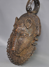 Large heavy bronze leopard head plaque, Benin City, Nigeria, ca. 1980