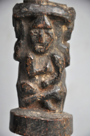 Oude shamaan ghurra, karnstokhouder, Nepal, 1e helft 20e eeuw