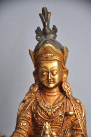 Vuurverguld bronzen beeld van Padmasambhava, Nepal, ca 1980