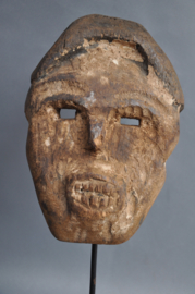 Oud sterk gelaatsmasker van de SUKU tribe, DR Congo, 1960-70