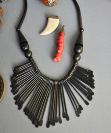 Tibetaanse/Nepal sieraden, Nepal, 2e helft 20e eeuw, (lot nr 5)