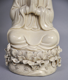Prachtig Kwan Yin beeld van "blanc de Chine" porselein
