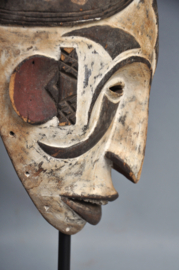 Mega groot Afbogho Mmuo masker, Igbo, Nigeria, jaren 70 vorige eeuw