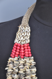 Handgemaakte Schelpenketting uit Papoea-Nieuw-Guinea