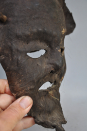 Lederen shamaan masker uit Nepal, laat 20e eeuw