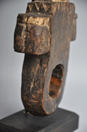 Oude ghurra, karnstokhouder, met shamaan, Nepal, 1930-50