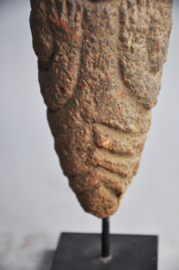 Massief terra cotta grafbeeld , Ejagham ( Ekoï), zuid Nigeria, zw Kameroen