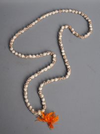 108 kraals gebedsmala van kleine stenen skull kralen, Nepal, 2e helft 20e eeuw