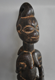 Old medium sized maternity statue of the YORUBA, Nigeria, ca 1950