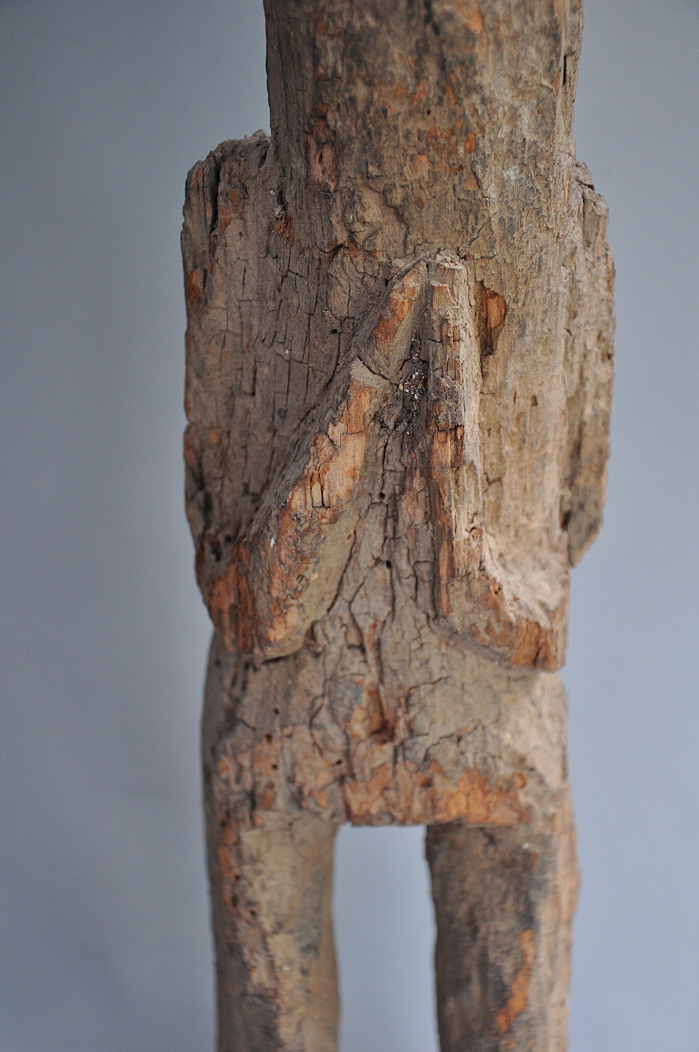 Wachtersbeeld uit Nepal – 68 cm | Handgesneden Hout | Etnische Kunst
