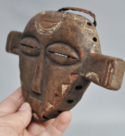 Tribaal "PANYA NGOMBE" masker van de PENDE, DR Congo , ca 1960