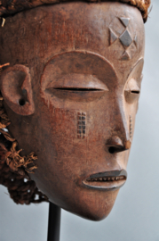 TOP! Verfijnd gestoken decoratief gelaatsmasker van de CHOKWE , DR Congo
