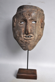 Sterk, verfijnd en karaktervol Nepalees masker, 1950-60