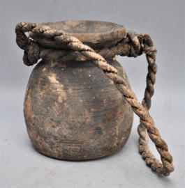 Houten yakboter pot met koord, Nepal, 2e helft 20e eeuw